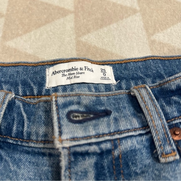 Abercrombie the mom short mid rise denim distressed size  0 25 - Picture 2 of 4